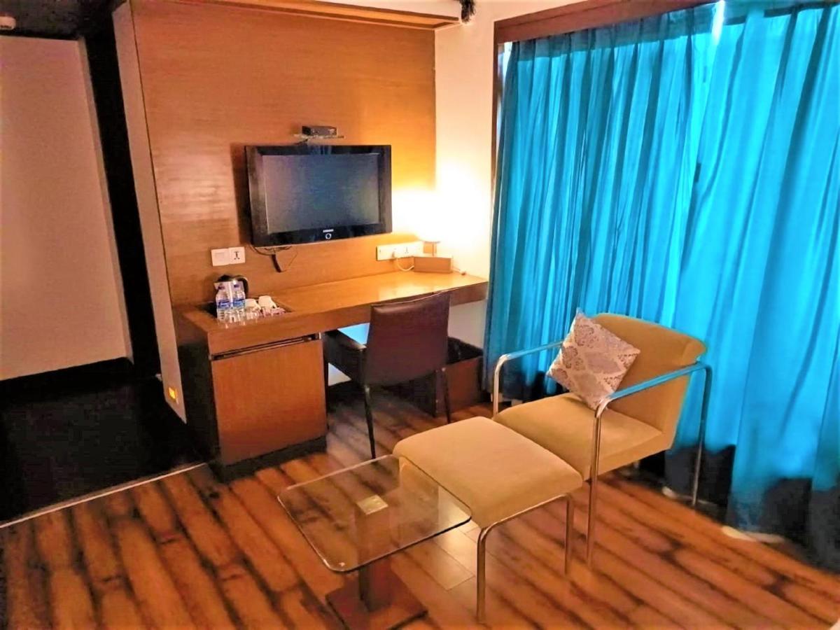 Hotel Yogi Executive, Navi Mumbai Exterior foto