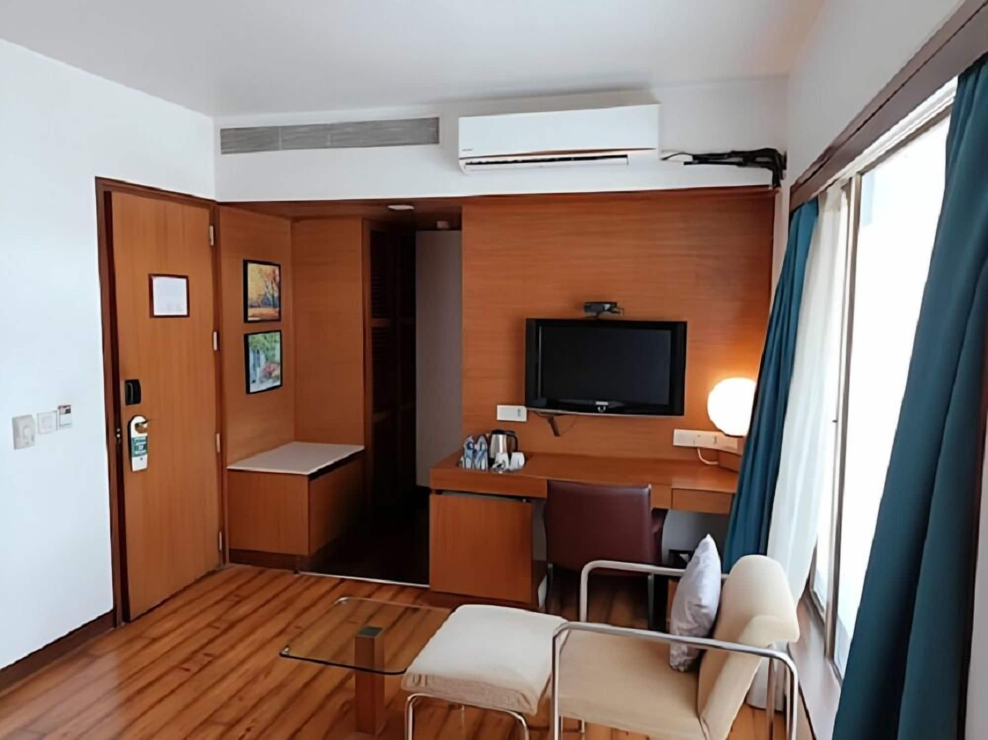 Hotel Yogi Executive, Navi Mumbai Exterior foto